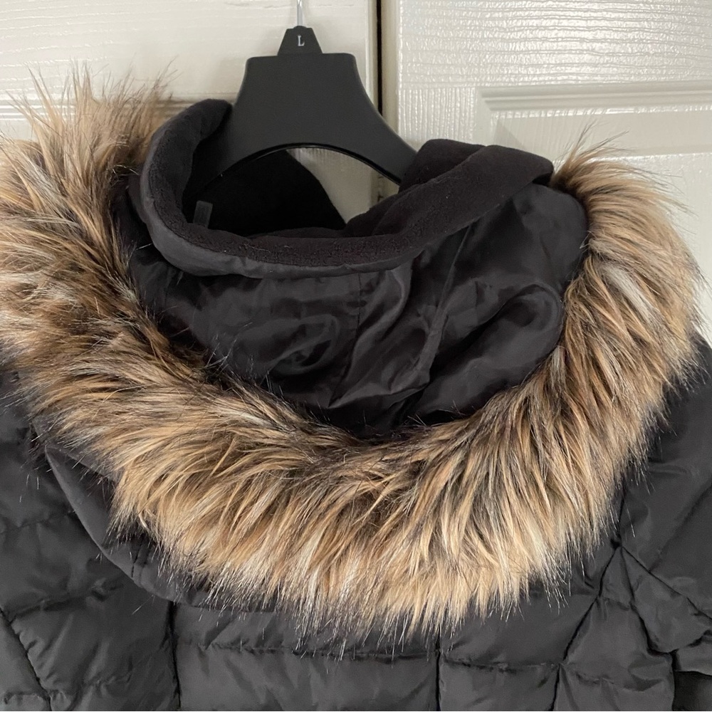 Women's Classic Down Coat with Faux-Fur Hood, size L NWT - Picture 9 of 14